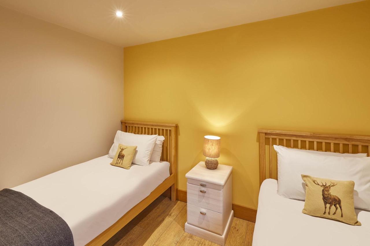 Host & Stay - Simon Howe Lodge Whitby Bagian luar foto