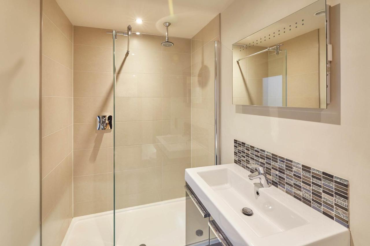 Host & Stay - Simon Howe Lodge Whitby Bagian luar foto